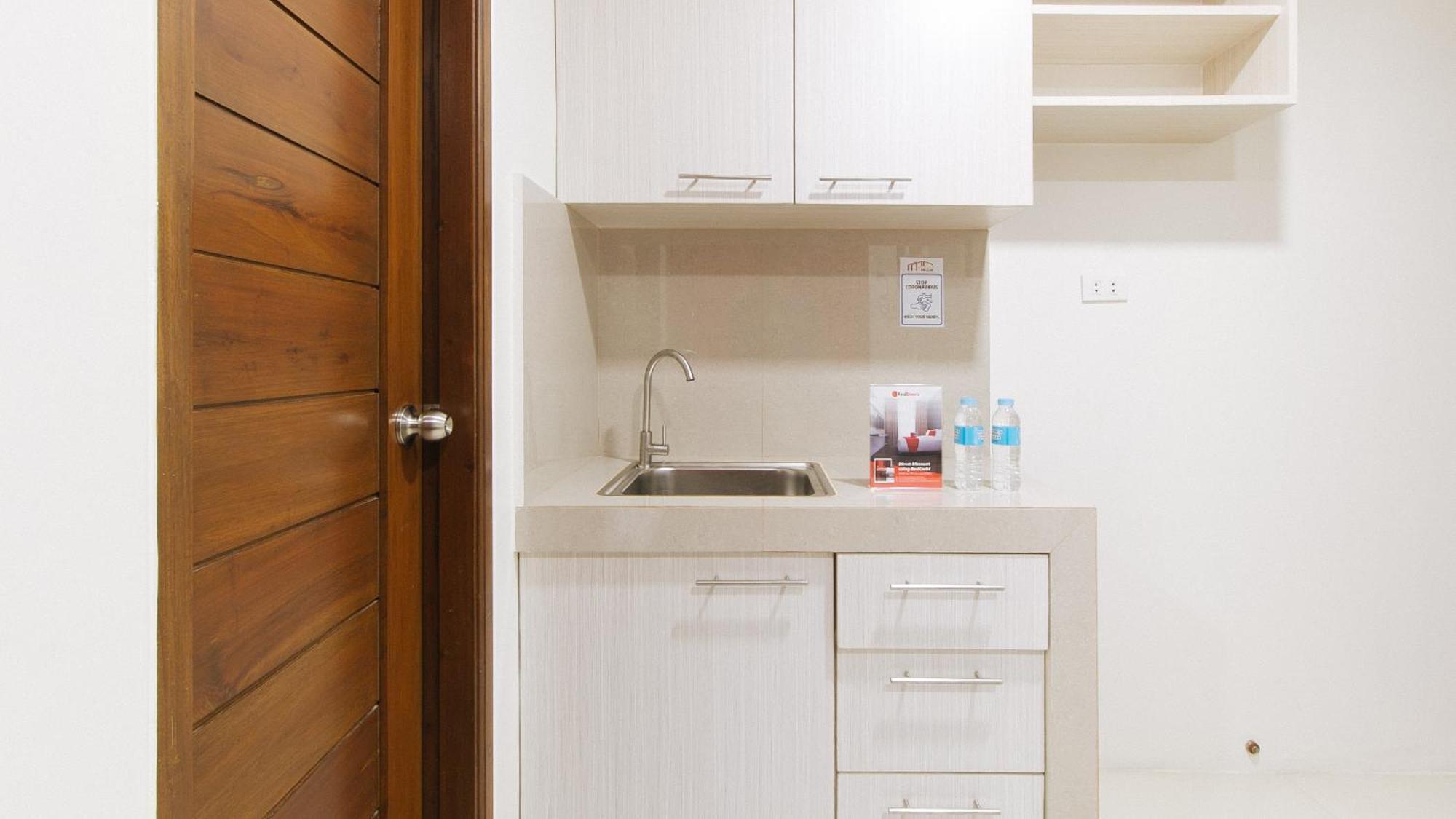 RedDoorz near Fernwoods Garden Quezon City Exterior foto