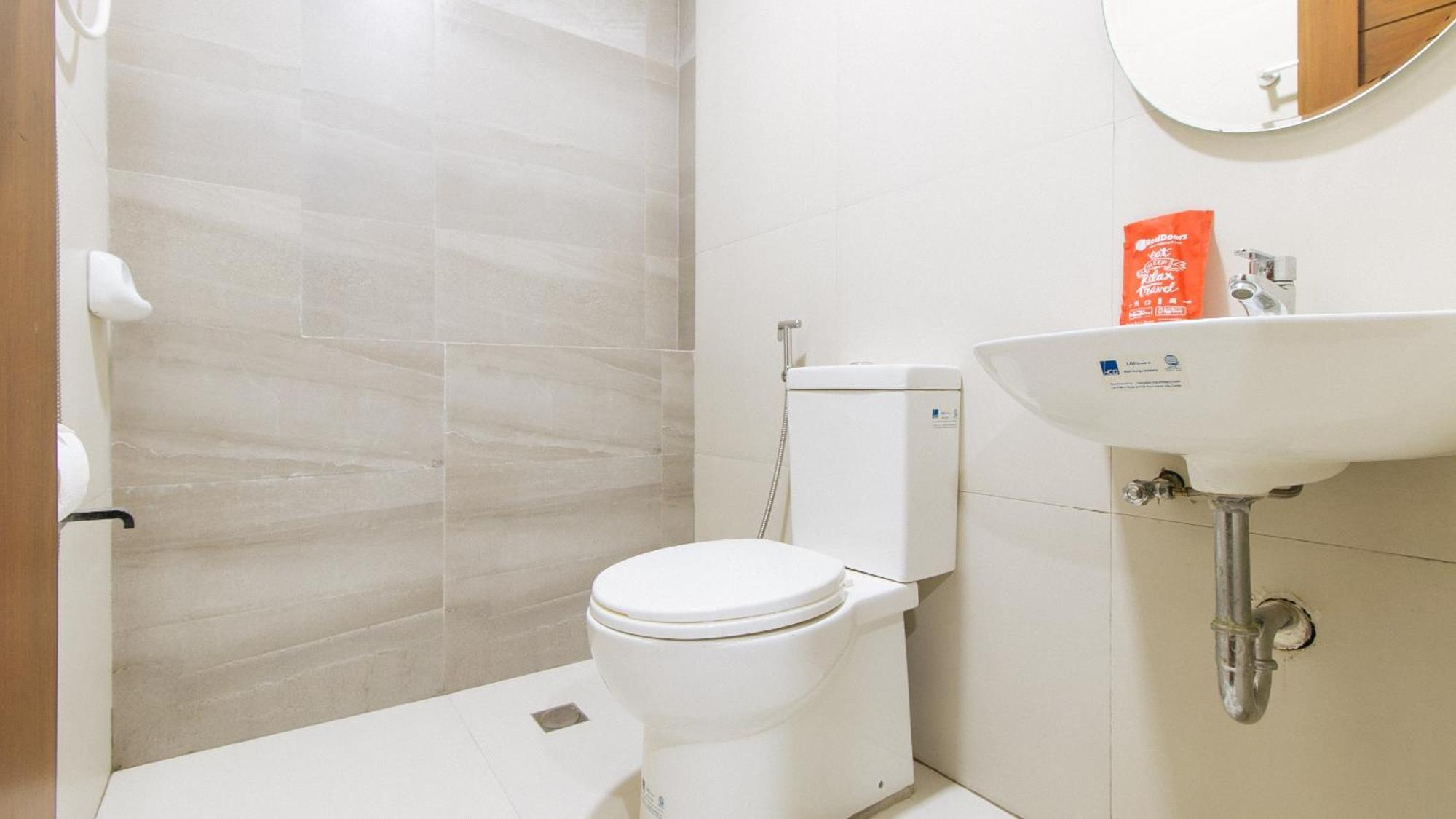RedDoorz near Fernwoods Garden Quezon City Exterior foto