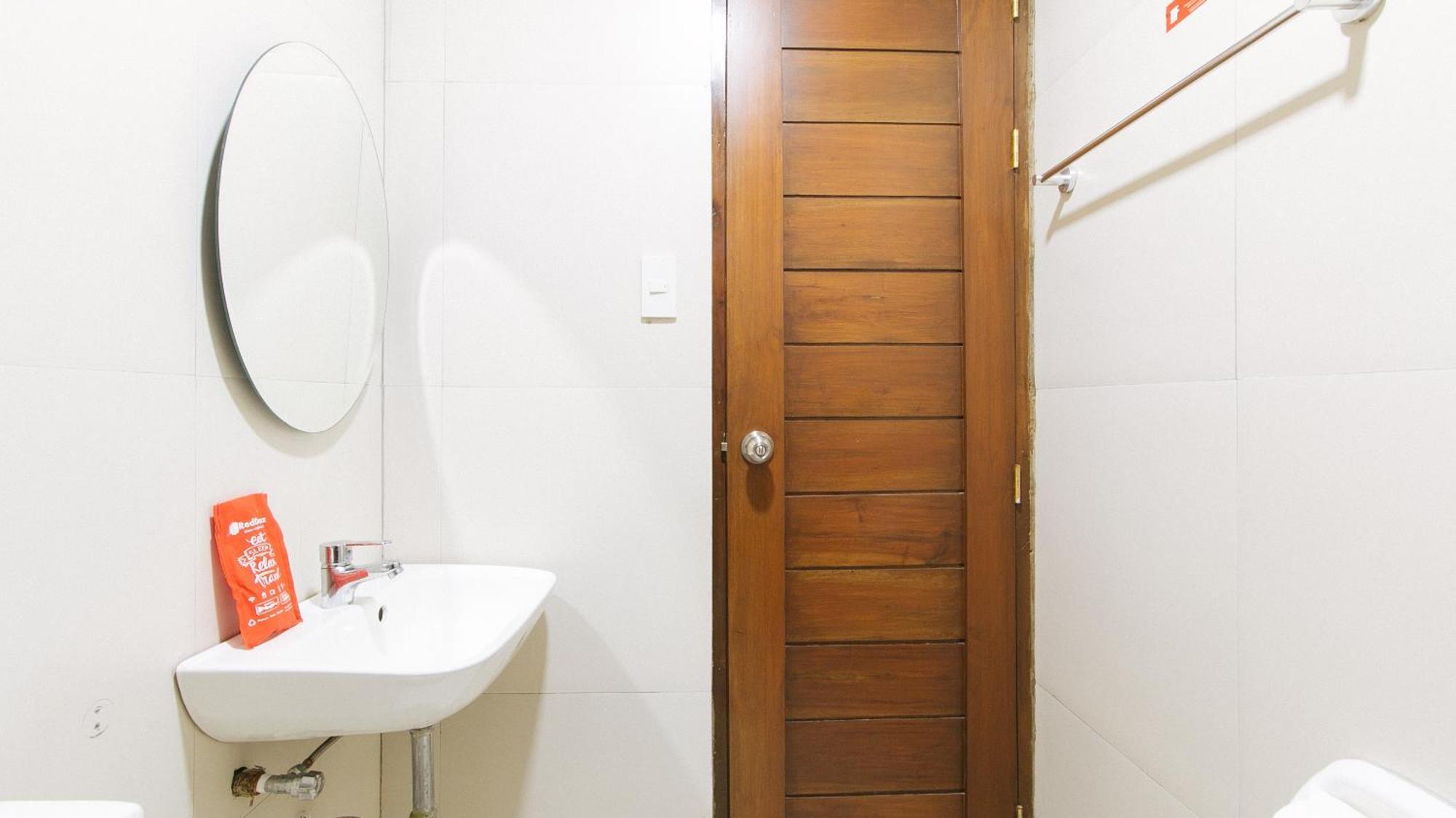 RedDoorz near Fernwoods Garden Quezon City Exterior foto