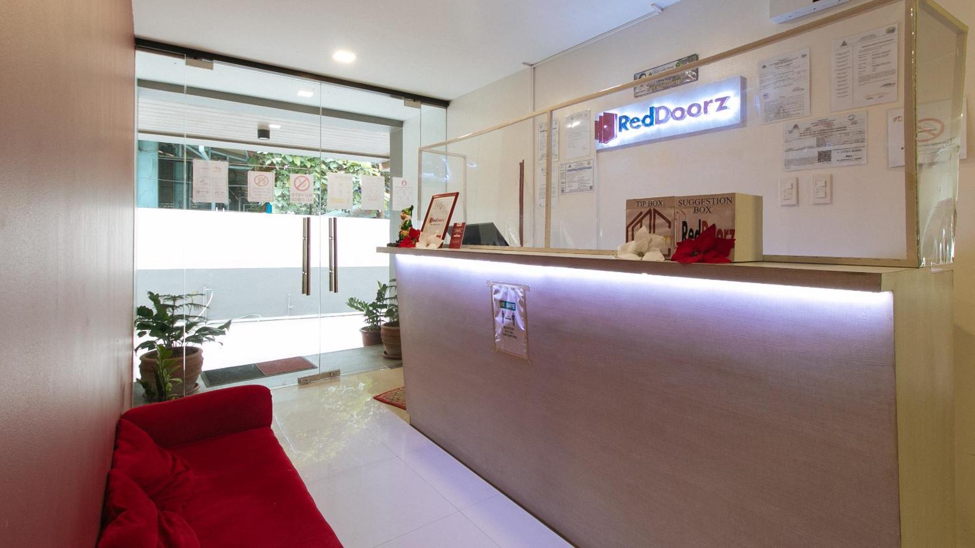 RedDoorz near Fernwoods Garden Quezon City Exterior foto