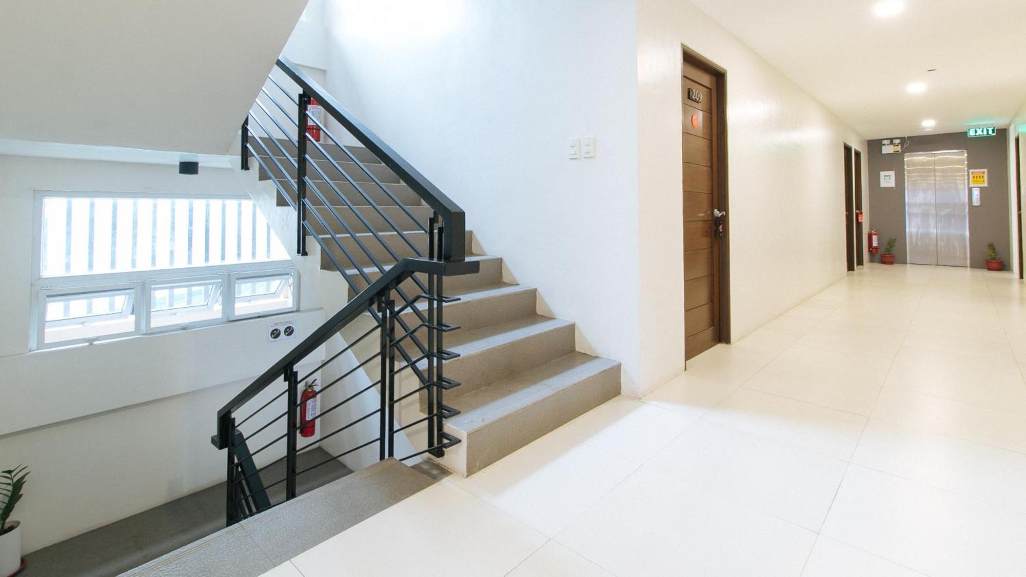RedDoorz near Fernwoods Garden Quezon City Exterior foto