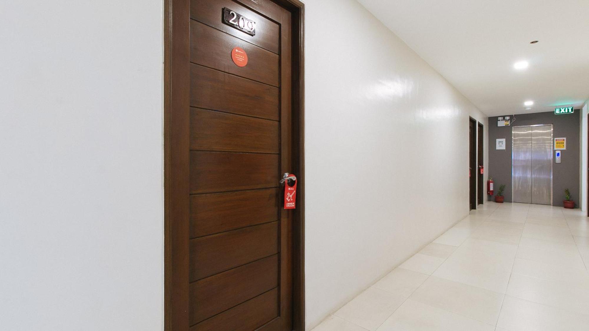 RedDoorz near Fernwoods Garden Quezon City Exterior foto